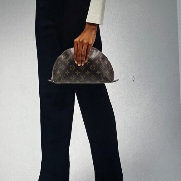 Louis Vuitton Trousseau Demi-Ronde - Picture 2 of 11